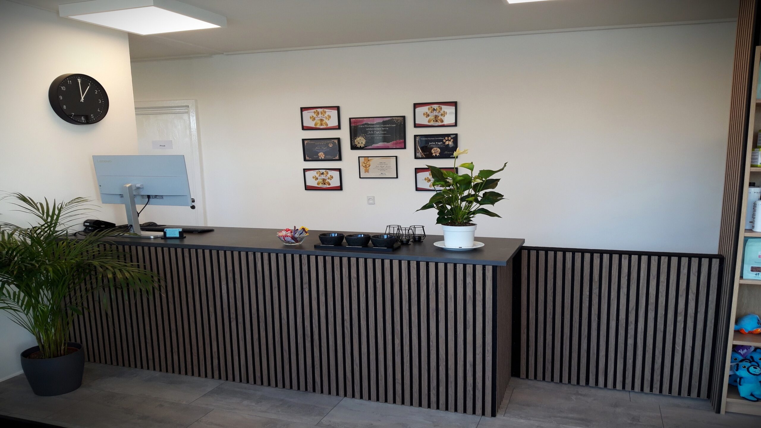 Reception og modtagelse hos Julies Hundeklip og Hundesalon - julieshundeklip.dk