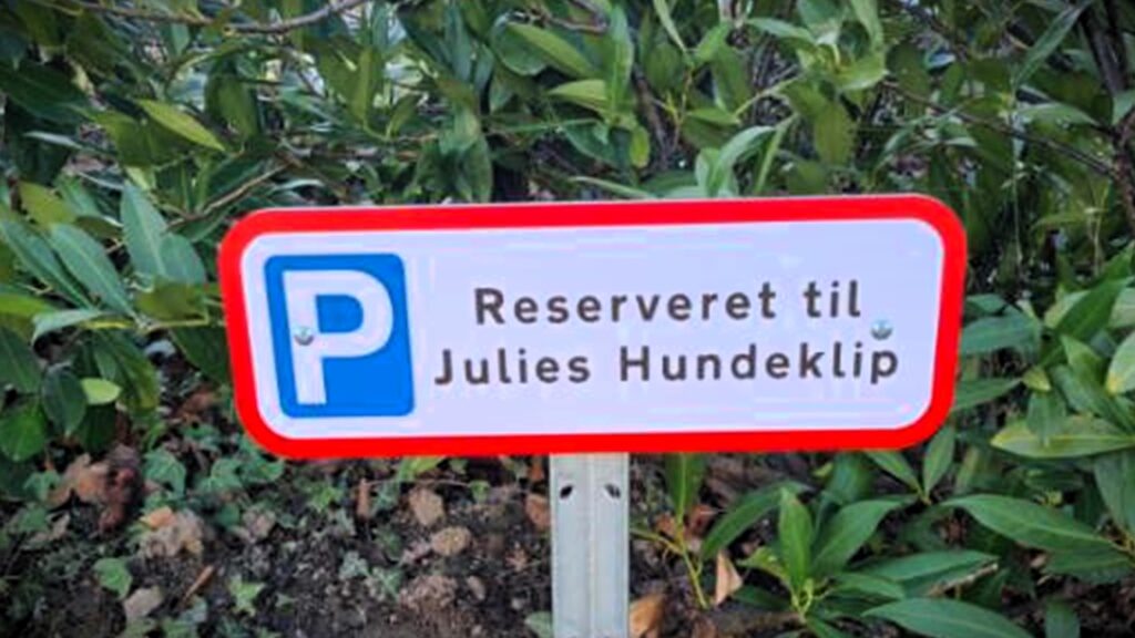 Parkering hos Julies Hundeklip - julieshundeklip.dk