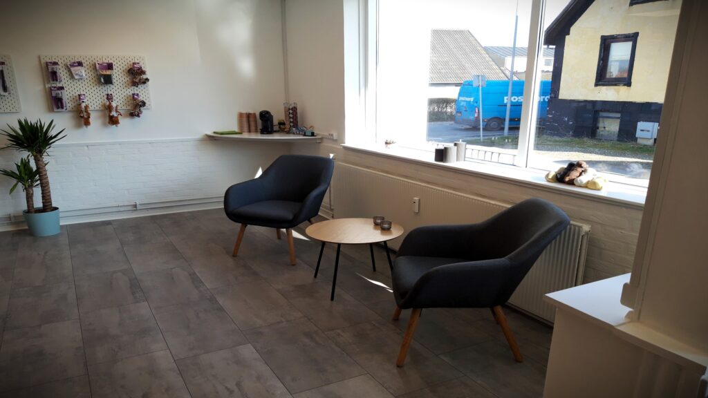 Venteområde hos Julies Hundeklip og Hundesalon - julieshundeklip.dk